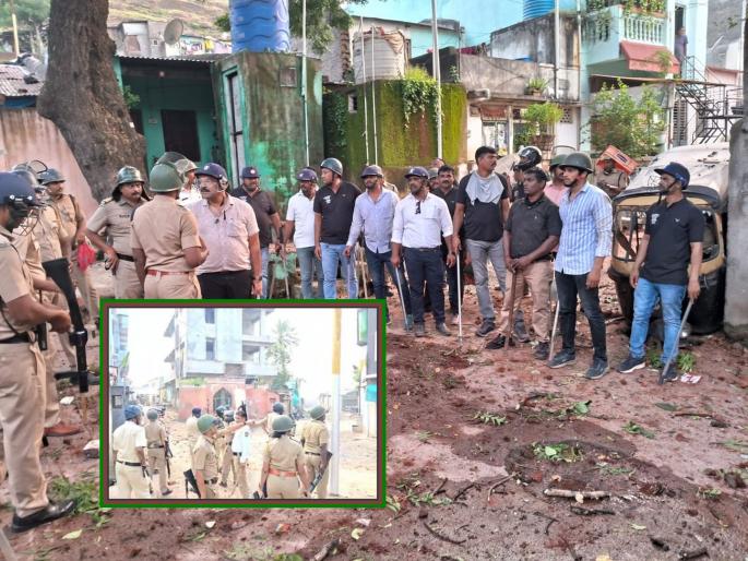 Tension in Nandurbar; Tear gas by police to prevent arson and stone pelting | नंदुरबारमध्ये तणाव; जाळपोळ, दगडफेक रोखण्यासाठी पोलिसांकडून अश्रुधूर Tension in Nandurbar; Tear gas by police to prevent arson and stone pelting | नंदुरबारमध्ये तणाव; जाळपोळ, दगडफेक रोखण्यासाठी पोलिसांकडून अश्रुधूर