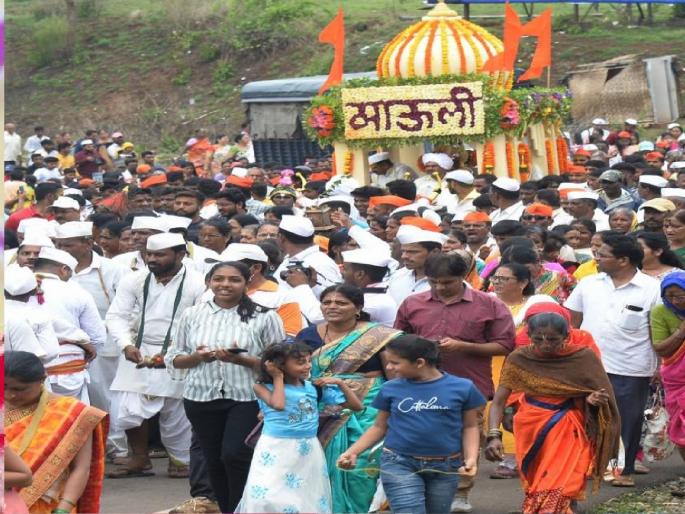 A silver chariot next year per Pandharpur Nandwal Dindi in Kolhapur | कोल्हापुरातील प्रति पंढरपूर नंदवाळ दिंडीत पुढील वर्षी चांदीचा रथ