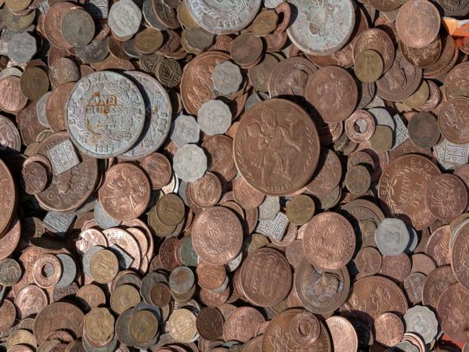 Retired headmistress cheated of 40 lakhs in the name of buying rare coins | दुर्मिळ नाणी विकत घेण्याच्या नावाखाली रिटायर्ड मुख्याध्यापिकेची ४० लाखांनी फसवणूक Retired headmistress cheated of 40 lakhs in the name of buying rare coins | दुर्मिळ नाणी विकत घेण्याच्या नावाखाली रिटायर्ड मुख्याध्यापिकेची ४० लाखांनी फसवणूक