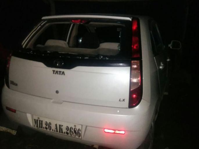 Two groups were injured in Narail clash, ten injured and vehicles collapsed | नारळीत दोन गटात हाणामारी, दहाजण जखमी, वाहनांची तोडफोड Two groups were injured in Narail clash, ten injured and vehicles collapsed | नारळीत दोन गटात हाणामारी, दहाजण जखमी, वाहनांची तोडफोड