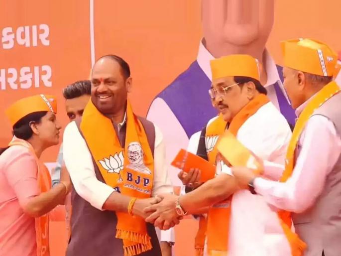 congress leader narayan rathva and his son sangram singh rathva left party and joined bjp in gujarat | “राहुल गांधी भारत जोडो न्याय यात्रा करतात, पण पक्षात न्याय नाही”; काँग्रेसचे दोन नेते भाजपात congress leader narayan rathva and his son sangram singh rathva left party and joined bjp in gujarat | “राहुल गांधी भारत जोडो न्याय यात्रा करतात, पण पक्षात न्याय नाही”; काँग्रेसचे दोन नेते भाजपात