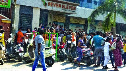 The charge of Narendra Mehta's office has been leaked, the school van's keys were leaked | नरेंद्र मेहतांच्या कार्यालयाला घेराव, स्कूल व्हॅनची चावी काढल्याचा आरोप The charge of Narendra Mehta's office has been leaked, the school van's keys were leaked | नरेंद्र मेहतांच्या कार्यालयाला घेराव, स्कूल व्हॅनची चावी काढल्याचा आरोप