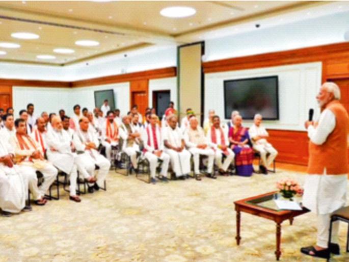 Narendra Modi Oath Ceremony :Clear the file within 24 hours, don't succumb to pressure, Prime Minister Narendra Modi instructed the new ministers | २४ तासांत फाइल क्लीअर करा, दबावाला बळी पडू नका, पंतप्रधान नरेंद्र मोदी यांनी दिल्या नव्या मंत्र्यांना सूचना