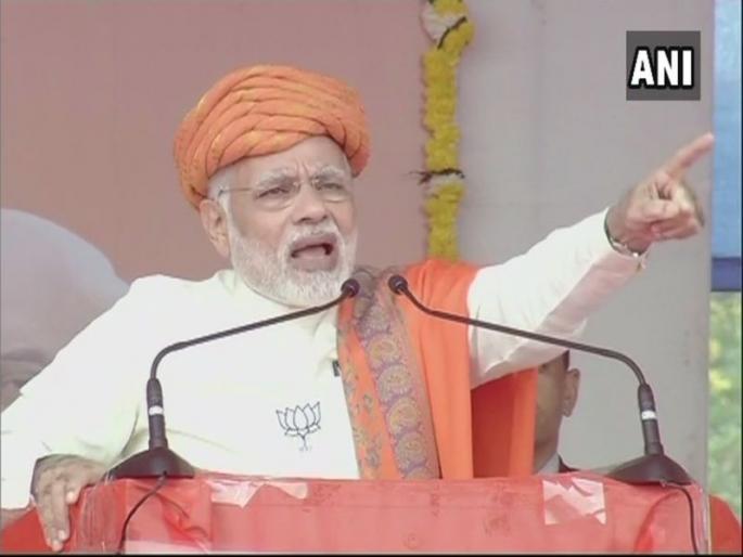 One family did a great injustice to Babasaheb Ambedkar, criticizing Narendra Modi's Congress | एका कुटुंबाने बाबासाहेब आंबेडकरांसोबत खूप मोठा अन्याय केला, नरेंद्र मोदींची काँग्रेसवर टीका One family did a great injustice to Babasaheb Ambedkar, criticizing Narendra Modi's Congress | एका कुटुंबाने बाबासाहेब आंबेडकरांसोबत खूप मोठा अन्याय केला, नरेंद्र मोदींची काँग्रेसवर टीका