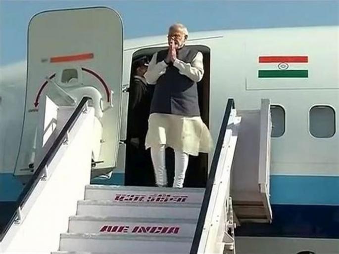 prime minister narendra modi aircraft experienced a technical snag, stopped at Deoghar airport | पंतप्रधान नरेंद्र मोदी यांच्या प्लेनमध्ये तांत्रिक बिघाड, देवघर एअरपोर्टवर थांबलं विमान prime minister narendra modi aircraft experienced a technical snag, stopped at Deoghar airport | पंतप्रधान नरेंद्र मोदी यांच्या प्लेनमध्ये तांत्रिक बिघाड, देवघर एअरपोर्टवर थांबलं विमान