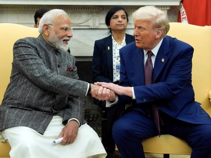 How can you defeat China by being tough with India donald Trump's answer In front of Prime Minister Modi | भारतासोबत कठोर होऊन चीनला कशी मात द्याल? पंतप्रधान मोदींसमोर ट्रम्प यांनी दिलं असं उत्तर