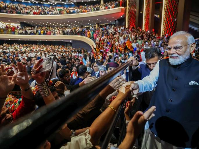 This is the India of the 21st century PM Modi's message to Indians in Oman, received the highest honour Also | "ये 21वीं सदी का भारत है…!"; ओमानमधील भारतीयांना पंतप्रधान मोदींचा संदेश, मिळाला सर्वोच्च सन्मान This is the India of the 21st century PM Modi's message to Indians in Oman, received the highest honour Also | "ये 21वीं सदी का भारत है…!"; ओमानमधील भारतीयांना पंतप्रधान मोदींचा संदेश, मिळाला सर्वोच्च सन्मान