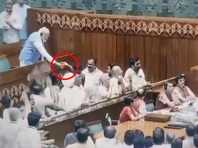parliament session 2024 MPs from opposition parties came to the well of the Lok Sabha and shouted slogans; PM Modi gave a glass of water to congress mp hibi eden, watch VIDEO | विरोधी पक्षांचे खासदार लोकसभेच्या वेलमध्ये येऊन घोषणाबाजी करत होते; PM मोदींनी दिला पाण्याचा ग्लास, बघा VIDEO