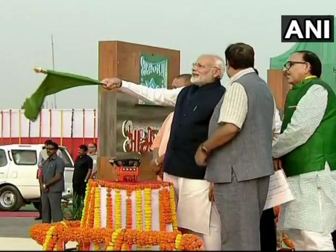 Narendra Modi inaugurate the first multi-modal terminal in the country | आता गंगेतून होणार मालवाहतूक,  मोदींनी केले देशातील पहिल्या मल्टी मॉडेल टर्मिनलचे उद्घाटन 