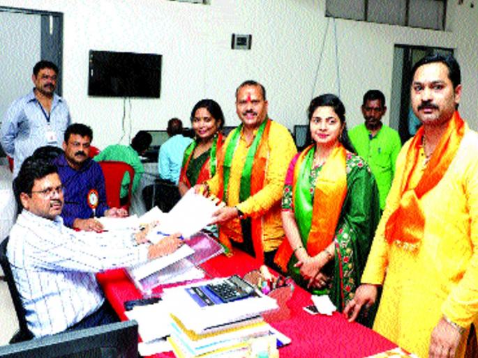 Maharashtra Election 2019 : Narendra Pawar of BJP filed Independent candidate | भाजपचे नरेंद्र पवार यांची बंडखोरी, दाखल केली अपक्ष उमेदवारी Maharashtra Election 2019 : Narendra Pawar of BJP filed Independent candidate | भाजपचे नरेंद्र पवार यांची बंडखोरी, दाखल केली अपक्ष उमेदवारी