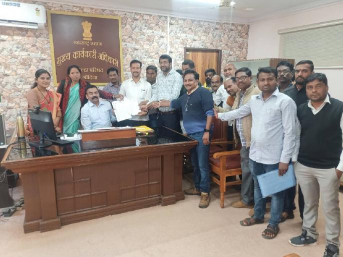 Three day strike by village sevaks with various demands in gondiya | विविध मागण्यांना घेऊन ग्रामसेवकांचे तीन दिवस कामबंद आंदोलन Three day strike by village sevaks with various demands in gondiya | विविध मागण्यांना घेऊन ग्रामसेवकांचे तीन दिवस कामबंद आंदोलन