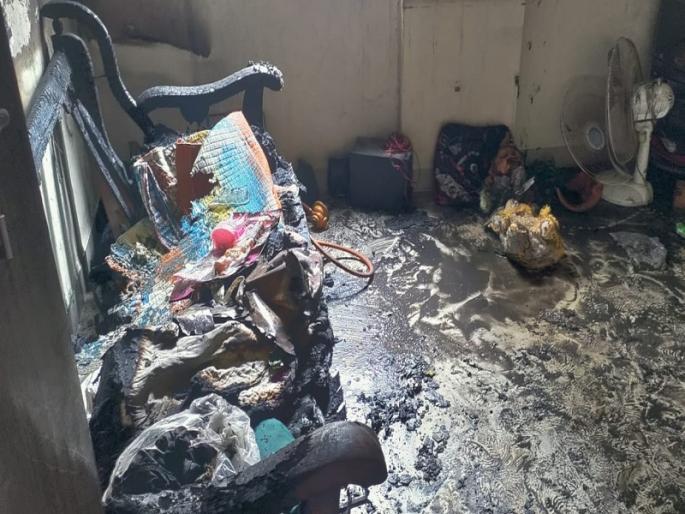 Fire in house due to air leakage of household cylinder; A woman was injured | पुण्यात घरगुती सिलेंडरच्या वायु गळतीने आग; एक महिला जखमी Fire in house due to air leakage of household cylinder; A woman was injured | पुण्यात घरगुती सिलेंडरच्या वायु गळतीने आग; एक महिला जखमी