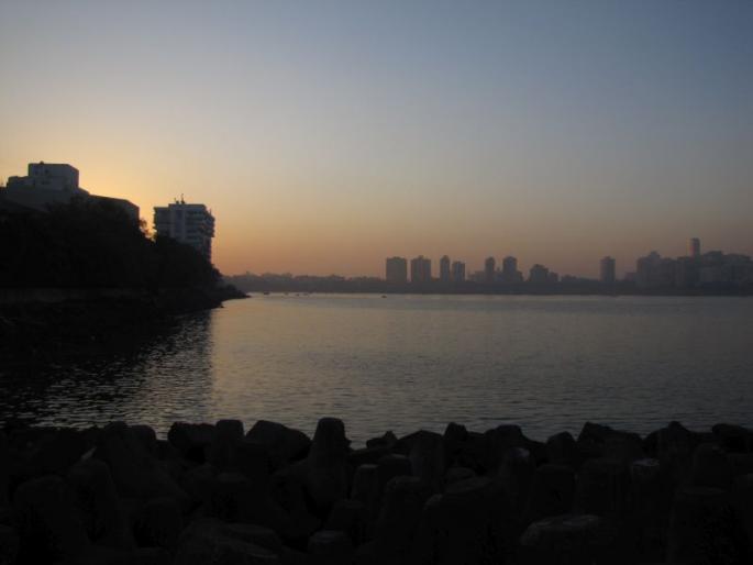 Mumbai fear of water lodged due to high tide on August 19, 2, 3 | २९, ३०, ३१ ऑगस्टला भरतीमुळे मुंबापुरीची तुंबापुरी होण्याची भीती Mumbai fear of water lodged due to high tide on August 19, 2, 3 | २९, ३०, ३१ ऑगस्टला भरतीमुळे मुंबापुरीची तुंबापुरी होण्याची भीती