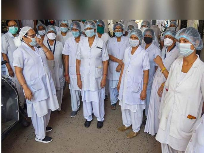 As many as 597 nurses in the state will have to leave their jobs, Including 19 people from Ratnagiri | राज्यातील तब्बल ५९७ परिचारिकांच्या नोकरीवर गदा, रत्नागिरीतील १९ जणांचा समावेश As many as 597 nurses in the state will have to leave their jobs, Including 19 people from Ratnagiri | राज्यातील तब्बल ५९७ परिचारिकांच्या नोकरीवर गदा, रत्नागिरीतील १९ जणांचा समावेश
