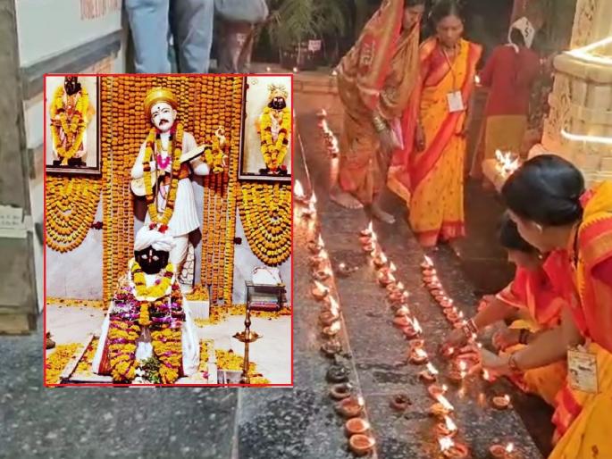 Saint Namdev's 754th birthday celebration is celebrated with Dipotsava by lighting 5001 Panatis in Narsi | संत नामदेवांचा ७५४ वा जन्म सोहळा; नर्सीत ५००१ पणत्याने दिपोत्सव, दर्शनासाठी भाविकांची रिघ Saint Namdev's 754th birthday celebration is celebrated with Dipotsava by lighting 5001 Panatis in Narsi | संत नामदेवांचा ७५४ वा जन्म सोहळा; नर्सीत ५००१ पणत्याने दिपोत्सव, दर्शनासाठी भाविकांची रिघ