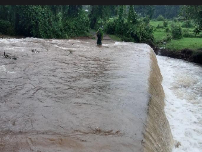 Bridge at Narur Samtanagar under water for eight days in Sindhudurg, communication with village cut off; Plight of citizens | Sindhudurg: नारुर समतानगर येथील पूल आठ दिवसांपासून पाण्याखाली, गावाशी संपर्क तुटला; नागरिकांचे हाल Bridge at Narur Samtanagar under water for eight days in Sindhudurg, communication with village cut off; Plight of citizens | Sindhudurg: नारुर समतानगर येथील पूल आठ दिवसांपासून पाण्याखाली, गावाशी संपर्क तुटला; नागरिकांचे हाल