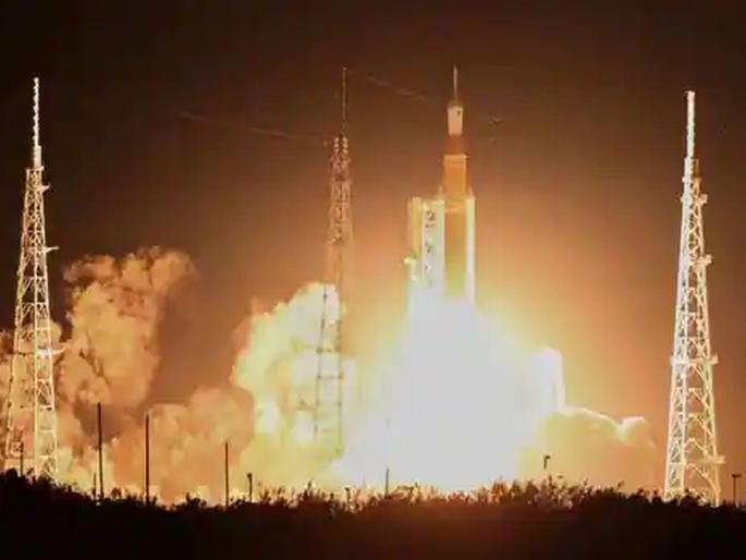 Another step toward the moon, NASA's Artemis takes off | चंद्राच्या दिशेने आणखी एक पाऊल, नासाचे आर्टेमिस झेपावले Another step toward the moon, NASA's Artemis takes off | चंद्राच्या दिशेने आणखी एक पाऊल, नासाचे आर्टेमिस झेपावले