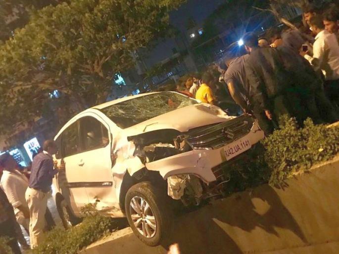 Road safety week: Two car and two car strikes; Biker killed | रस्ता सुरक्षा सप्ताह : भरधाव कारची दोन मोटारींसह दुचाकीला धडक; दुचाकीस्वार ठार Road safety week: Two car and two car strikes; Biker killed | रस्ता सुरक्षा सप्ताह : भरधाव कारची दोन मोटारींसह दुचाकीला धडक; दुचाकीस्वार ठार