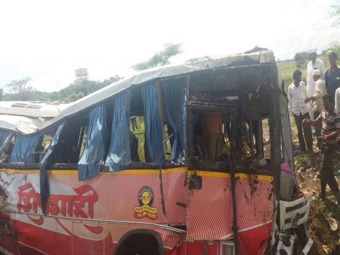 20 injured in road accident on nashik aurangabad highway | नाशिक-औरंगाबाद महामार्गावर टँकरची शिवशाही बसला धडक, अनेक प्रवासी जखमी 20 injured in road accident on nashik aurangabad highway | नाशिक-औरंगाबाद महामार्गावर टँकरची शिवशाही बसला धडक, अनेक प्रवासी जखमी