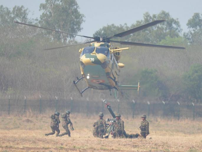 Air exercises of combat helicopters Rudra Dhruv and Cheetah The convocation ceremony of the 41st batch of 'Cats' is grand | लढाऊ रूद्र, ध्रूव अन् चित्ता हेलिकॉप्टरच्या हवाई कसरती; 'कॅट्स'च्या४१व्या तुकडीचा दीक्षान्त सोहळा थाटात Air exercises of combat helicopters Rudra Dhruv and Cheetah The convocation ceremony of the 41st batch of 'Cats' is grand | लढाऊ रूद्र, ध्रूव अन् चित्ता हेलिकॉप्टरच्या हवाई कसरती; 'कॅट्स'च्या४१व्या तुकडीचा दीक्षान्त सोहळा थाटात