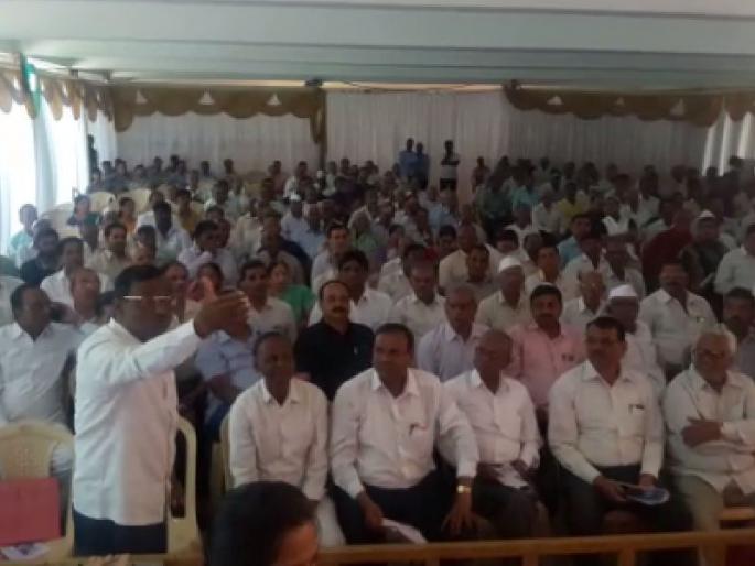 In the Nashik Merchant Bank meeting | नाशिक मर्चंट बँकेच्या सभेत अभूतपूर्व गोंधळ! सभासदांनी विचारला जाब