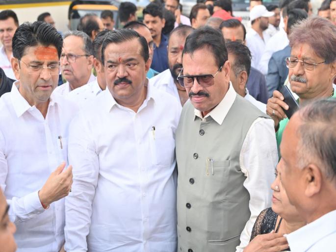 Nashik BJP's entry ceremony today! Former minister Babanrao Gholap, Shiv Sena UBT's Sudhakar Badgujar and ten to twelve former corporators will Join BJP | नाशिक भाजपाचा आज प्रवेशोत्सव ! माजी मंत्री बबनराव घोलप, उद्धव सेनेचे सुधाकर बडगुजर यांच्यासह दहा ते बारा माजी नगरसेवक कमळ हातात घेणार Nashik BJP's entry ceremony today! Former minister Babanrao Gholap, Shiv Sena UBT's Sudhakar Badgujar and ten to twelve former corporators will Join BJP | नाशिक भाजपाचा आज प्रवेशोत्सव ! माजी मंत्री बबनराव घोलप, उद्धव सेनेचे सुधाकर बडगुजर यांच्यासह दहा ते बारा माजी नगरसेवक कमळ हातात घेणार