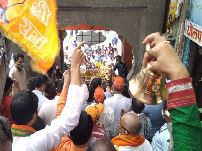 bjp demands opening of temples does ghantanad andolan | राज्यातील मंदिरं खुली करा; भाजपाचं नाशकात घंटानाद आंदोलन bjp demands opening of temples does ghantanad andolan | राज्यातील मंदिरं खुली करा; भाजपाचं नाशकात घंटानाद आंदोलन