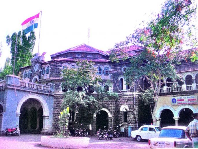 Insert the crime on the workers' bills | कामचुकार बीएलओंवर गुन्हे दाखल करा Insert the crime on the workers' bills | कामचुकार बीएलओंवर गुन्हे दाखल करा