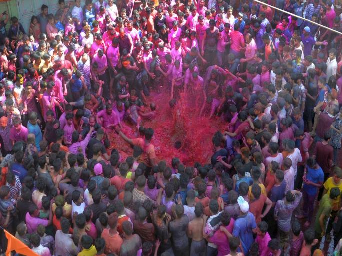 Collective Dip in Peshweshwa rahaad | पेशवेकालीन रहाडीमध्ये सामूहिक डुबकी