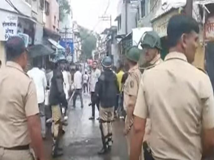 tension in nashik due to the dispute in two groups | नाशिकमध्ये बंद आंदोलनास गालबोट; दाेन गटात वाद झाल्याने तणावाचं वातावरण tension in nashik due to the dispute in two groups | नाशिकमध्ये बंद आंदोलनास गालबोट; दाेन गटात वाद झाल्याने तणावाचं वातावरण