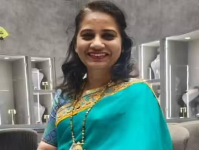 Nashik shaken! Famous Ayurvedic expert Dr. Manisha Jejurkar's extreme step | नाशिक हादरलं! प्रसिद्ध आयुर्वेदिक तज्ज्ञ डॉ. मनीषा जेजुरकरांचं टोकाचं पाऊल; राहत्या घरातच संपवले आयुष्य Nashik shaken! Famous Ayurvedic expert Dr. Manisha Jejurkar's extreme step | नाशिक हादरलं! प्रसिद्ध आयुर्वेदिक तज्ज्ञ डॉ. मनीषा जेजुरकरांचं टोकाचं पाऊल; राहत्या घरातच संपवले आयुष्य