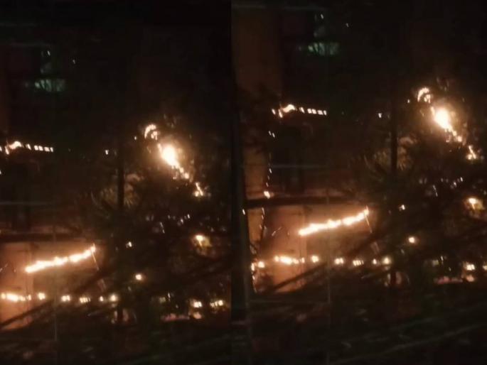 Controversy flares up in municipal elections, box cricket on fire | महापालिका निवडणूकीतील वाद पेटला, बॉक्स क्रिकेटला आग Controversy flares up in municipal elections, box cricket on fire | महापालिका निवडणूकीतील वाद पेटला, बॉक्स क्रिकेटला आग