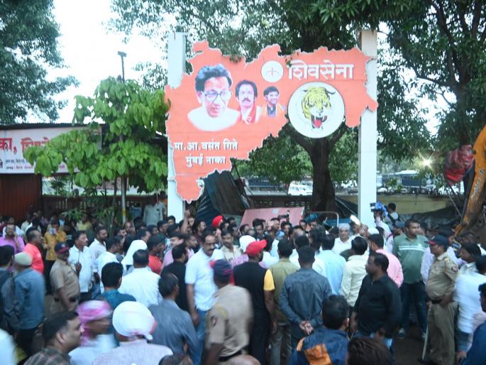 hammer on former mla encroachment after high profile drama | हायहोल्टेज ड्राम्यानंतर माजी आमदाराच्या अतिक्रमणांवर हातोडा hammer on former mla encroachment after high profile drama | हायहोल्टेज ड्राम्यानंतर माजी आमदाराच्या अतिक्रमणांवर हातोडा