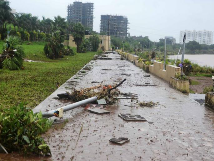 See Godpark in Raj Thackeray's concept: | राज ठाकरेंच्या संकल्पनेतील ‘गोदापार्क’ची बघा महापूरात अशी झाली अवस्था... See Godpark in Raj Thackeray's concept: | राज ठाकरेंच्या संकल्पनेतील ‘गोदापार्क’ची बघा महापूरात अशी झाली अवस्था...