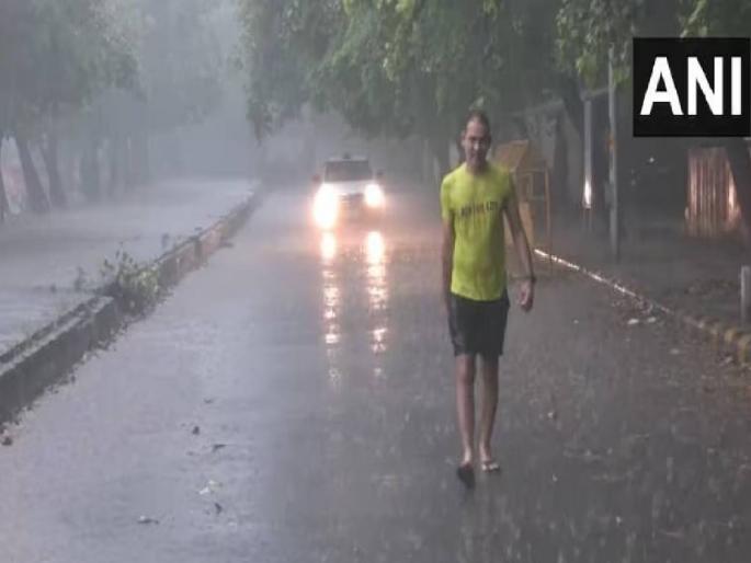  Nashik has recorded 9.2 mm unseasonal rainfall  | नाशिकला अवकाळी पावसाने झोडपले; ९.२मिमी पाऊस पडल्याची नोंद 