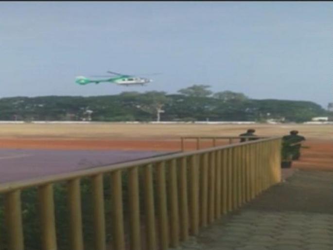 Chief Minister Devendra Fadnavis chopper Landed after take off | VIDEO- मुख्यमंत्री देवेंद्र फडणवीस यांचं हेलिकॉप्टर बचावलं, टेक ऑफ झाल्यानंतर पुन्हा एकदा लँडिंग Chief Minister Devendra Fadnavis chopper Landed after take off | VIDEO- मुख्यमंत्री देवेंद्र फडणवीस यांचं हेलिकॉप्टर बचावलं, टेक ऑफ झाल्यानंतर पुन्हा एकदा लँडिंग