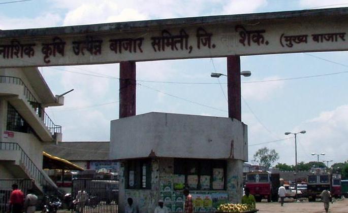 Market Committee entrance open again | बाजार समितीचे प्रवेशद्वार पुन्हा खुले