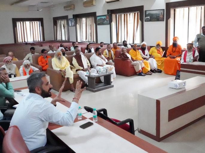 guidance of sadhu mahant is important for successful planning of kumbh mela said commissioner shekhar singh | कुंभमेळ्याच्या यशस्वी नियोजनासाठी साधू महंतांचे मार्गदर्शन महत्त्वाचे: आयुक्त शेखर सिंह