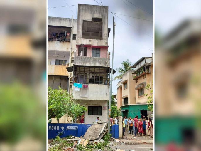 Construction of old building collapses in Nashik while renovating flats Two laborers seriously injured | नाशिकमध्ये फ्लॅट नूतनीकरणावेळी जुन्या बिल्डिंगचे बांधकाम कोसळले; दोन मजूर गंभीर जखमी Construction of old building collapses in Nashik while renovating flats Two laborers seriously injured | नाशिकमध्ये फ्लॅट नूतनीकरणावेळी जुन्या बिल्डिंगचे बांधकाम कोसळले; दोन मजूर गंभीर जखमी