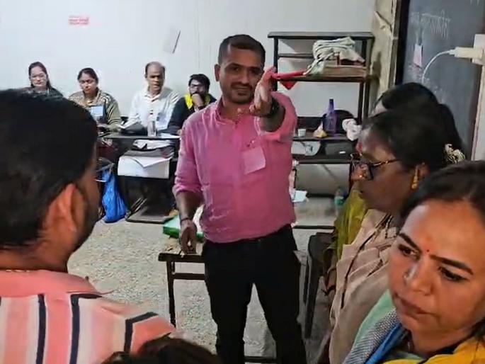 Nashik Municipal Election 2026: The button of the bow and arrow is pressed, the light in front of the lotus is lit...; Shinde's army is in a dilemma in Nashik | बटन धनुष्यबाणाचे दाबतोय, लाईट कमळासमोरची पेटतेय...; नाशिकमध्ये शिंदेसेना बुचकळ्यात Nashik Municipal Election 2026: The button of the bow and arrow is pressed, the light in front of the lotus is lit...; Shinde's army is in a dilemma in Nashik | बटन धनुष्यबाणाचे दाबतोय, लाईट कमळासमोरची पेटतेय...; नाशिकमध्ये शिंदेसेना बुचकळ्यात