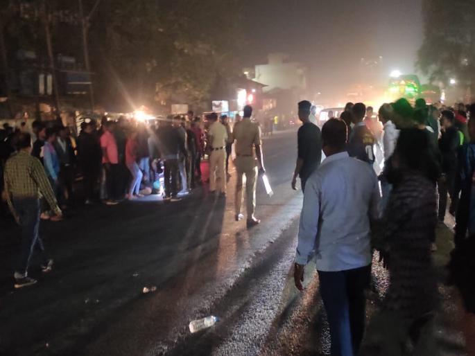 Roadblock in Manmad in case of murder of toddler 9 year old nashik | नाशिक : ९ वर्षीय चिमुकल्याच्या हत्येप्रकरणी मनमाडमध्ये रास्ता रोको Roadblock in Manmad in case of murder of toddler 9 year old nashik | नाशिक : ९ वर्षीय चिमुकल्याच्या हत्येप्रकरणी मनमाडमध्ये रास्ता रोको