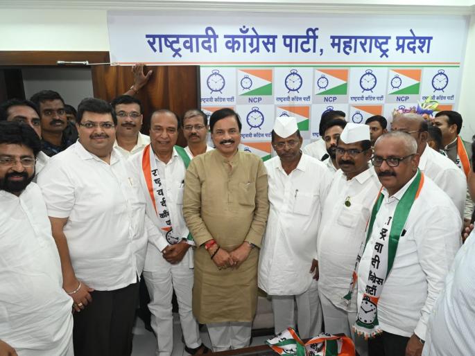 Nashik: As soon as the power changed, Nana Mahale entered the NCP Ajit Pawar group | सत्ता बदलताच नाना महाले यांचा अजित पवार गटात प्रवेश  Nashik: As soon as the power changed, Nana Mahale entered the NCP Ajit Pawar group | सत्ता बदलताच नाना महाले यांचा अजित पवार गटात प्रवेश