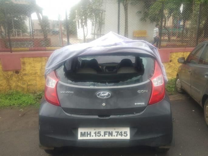 Nashik: 16 cars vandalized by drunken village goons in Nashik's CIDCO; An attempt to spread terror | Nashik: नाशिकच्या सिडकोमध्ये मद्यधुंद गावगुंडांनी कोयत्याने फोडल्या १६ कार; दहशत पसरवण्याचा प्रयत्न Nashik: 16 cars vandalized by drunken village goons in Nashik's CIDCO; An attempt to spread terror | Nashik: नाशिकच्या सिडकोमध्ये मद्यधुंद गावगुंडांनी कोयत्याने फोडल्या १६ कार; दहशत पसरवण्याचा प्रयत्न