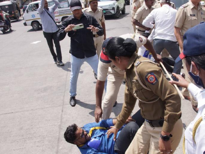 Block road in Nashik to protest Kejriwal's arrest; | केजरीवाल यांच्या अटकेच्या निषेधार्थ नाशिकमध्ये रास्ता रोको; टायर पेटवले केंद्रशासनाचा केला निषेध Block road in Nashik to protest Kejriwal's arrest; | केजरीवाल यांच्या अटकेच्या निषेधार्थ नाशिकमध्ये रास्ता रोको; टायर पेटवले केंद्रशासनाचा केला निषेध