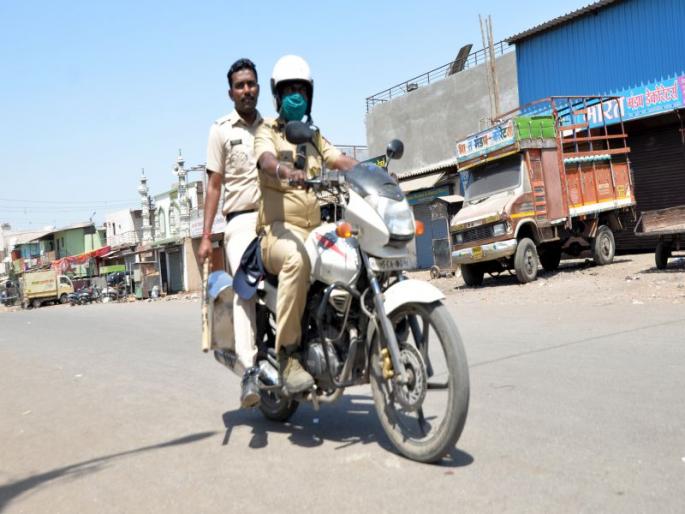 ... nevertheless police duty 'efficient'; A closer look at the riot | ...तरीही पोलीस कर्तव्य’दक्ष’; हुल्लडबाजीवर करडी नजर ... nevertheless police duty 'efficient'; A closer look at the riot | ...तरीही पोलीस कर्तव्य’दक्ष’; हुल्लडबाजीवर करडी नजर