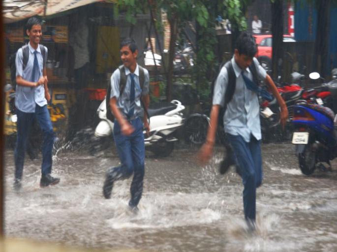 27 mm: Nashikkar got downstairs for one and a half hour after returning rain | २७ मि.मी : नाशिककरांना दीड तास परतीच्या पावसाने झोडपले 27 mm: Nashikkar got downstairs for one and a half hour after returning rain | २७ मि.मी : नाशिककरांना दीड तास परतीच्या पावसाने झोडपले