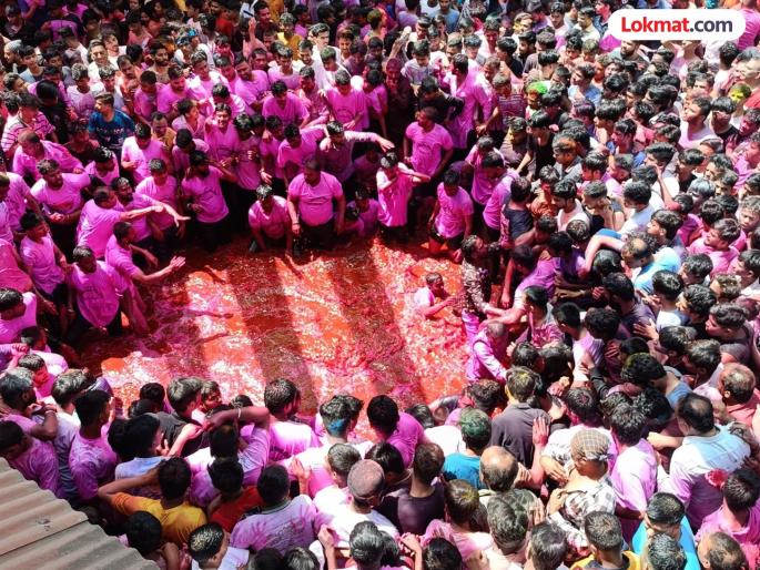 Seven Rahadis of Peshwa era celebrated in Nashik, what is the tradition? | नाशिकमध्ये पेशवेकालीन सात राहाडीत रंगला रंगोत्सव, काय आहे परंपरा? Seven Rahadis of Peshwa era celebrated in Nashik, what is the tradition? | नाशिकमध्ये पेशवेकालीन सात राहाडीत रंगला रंगोत्सव, काय आहे परंपरा?