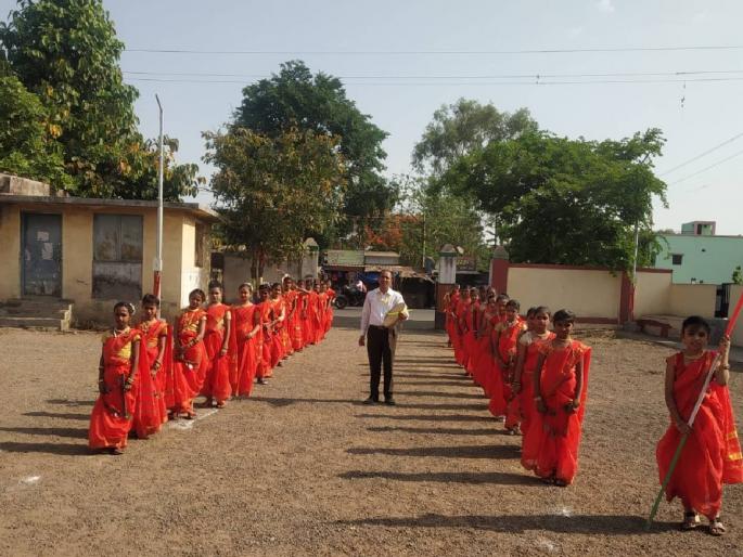Municipal school students will welcome the Prime Minister at Lazimne; | मनपा शाळेचे विद्यार्थी लेझीमने करणार पंतप्रधानांचे स्वागत; खासगी शाळांतील चारशे विद्यार्थी सज्ज Municipal school students will welcome the Prime Minister at Lazimne; | मनपा शाळेचे विद्यार्थी लेझीमने करणार पंतप्रधानांचे स्वागत; खासगी शाळांतील चारशे विद्यार्थी सज्ज