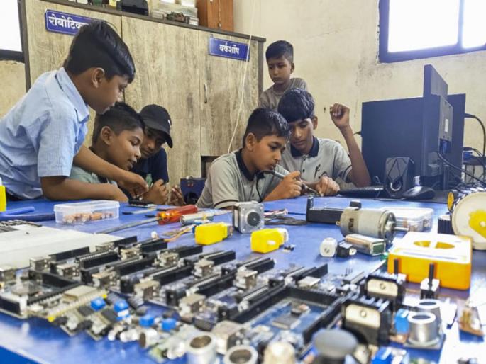 ZP school in tribal-dominated village wins Britain's best school award | आदिवासीबहुल गावातील जि.प. शाळेला ब्रिटनचा सर्वोत्कृष्ट शालेय पुरस्कार ZP school in tribal-dominated village wins Britain's best school award | आदिवासीबहुल गावातील जि.प. शाळेला ब्रिटनचा सर्वोत्कृष्ट शालेय पुरस्कार