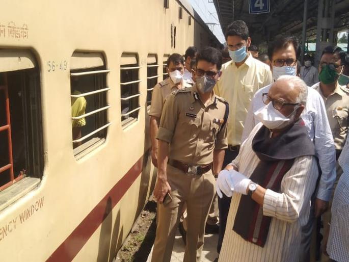CoronaVirus Latest Marathi News in nashik train departures for lucknow carrying stranded workers | CoronaVirus News in Nashik: नाशिकमधील उत्तर भारतीयांना घेऊन आणखी एक रेल्वे लखनऊकडे रवाना CoronaVirus Latest Marathi News in nashik train departures for lucknow carrying stranded workers | CoronaVirus News in Nashik: नाशिकमधील उत्तर भारतीयांना घेऊन आणखी एक रेल्वे लखनऊकडे रवाना